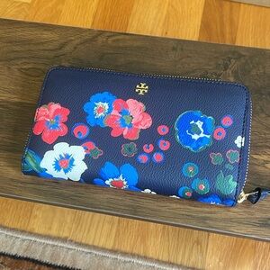 Perfect condition Tory Burch wallet navy with floral design zip